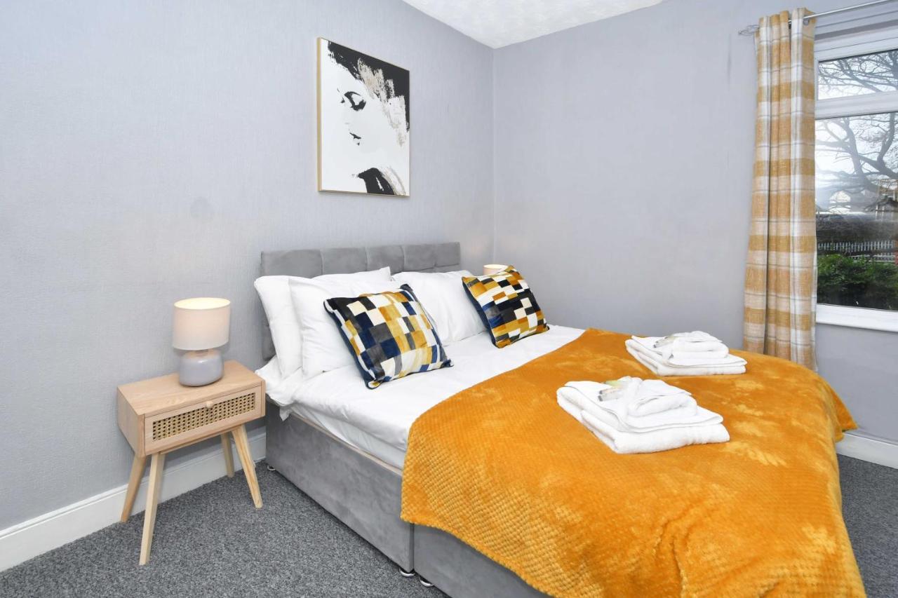 The Yellow Door By Avenew Management Serviced Accommodation Stoke-on-Trent Ngoại thất bức ảnh