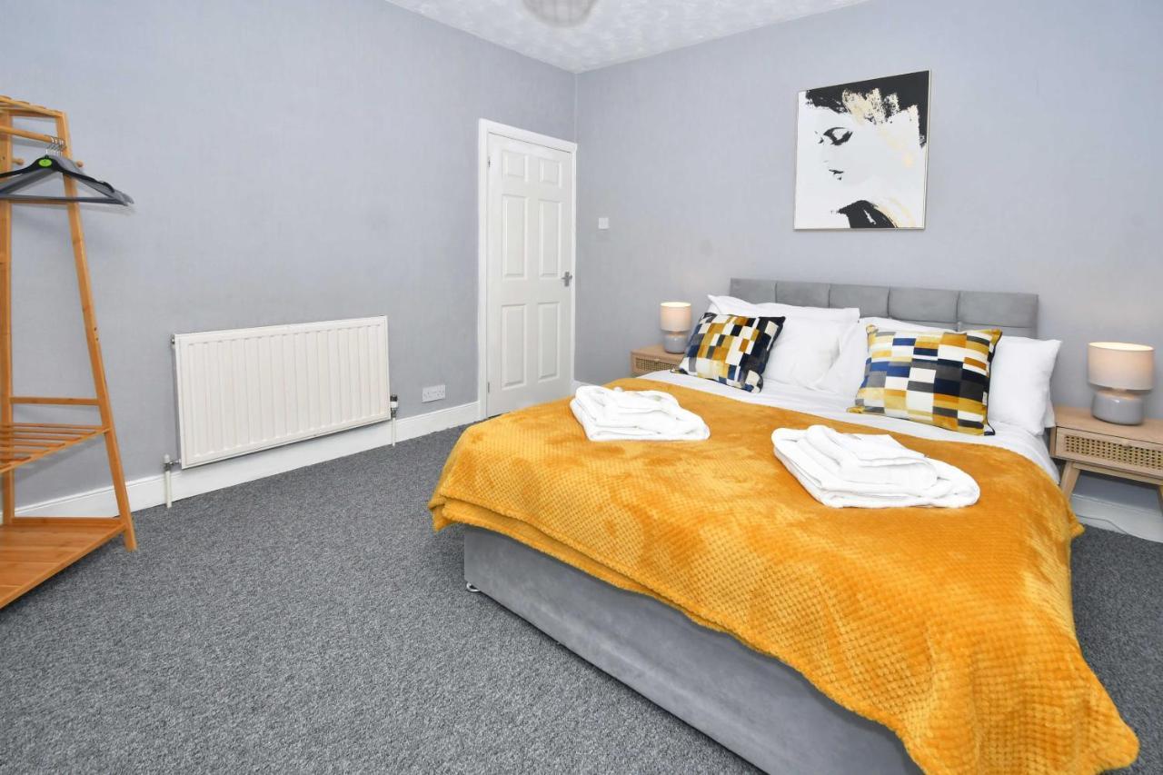 The Yellow Door By Avenew Management Serviced Accommodation Stoke-on-Trent Ngoại thất bức ảnh
