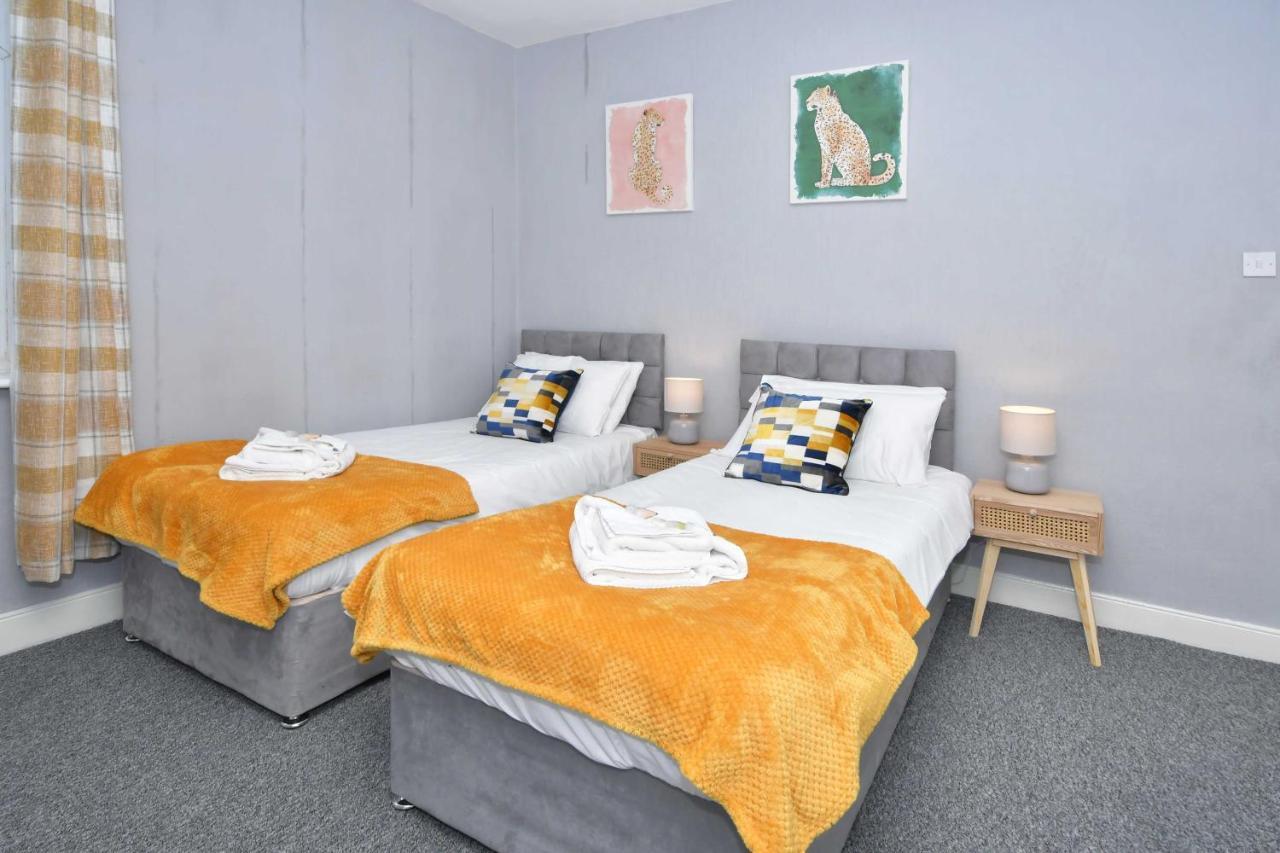 The Yellow Door By Avenew Management Serviced Accommodation Stoke-on-Trent Ngoại thất bức ảnh