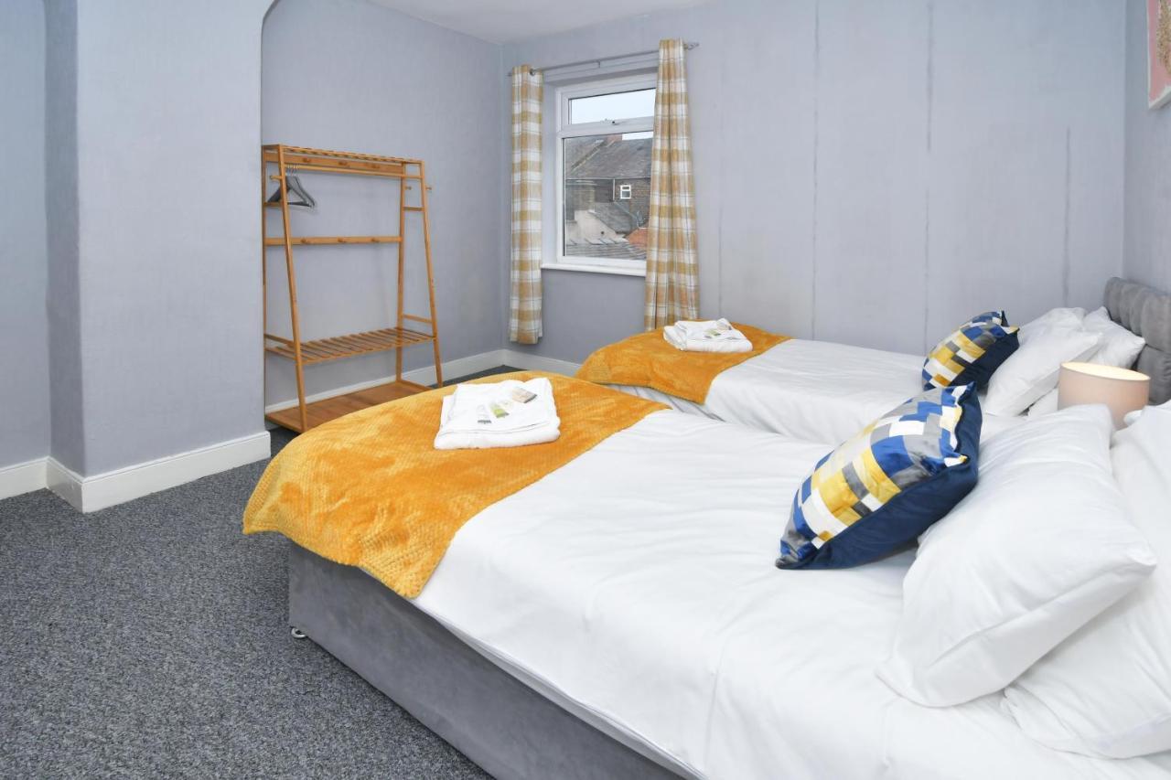 The Yellow Door By Avenew Management Serviced Accommodation Stoke-on-Trent Ngoại thất bức ảnh