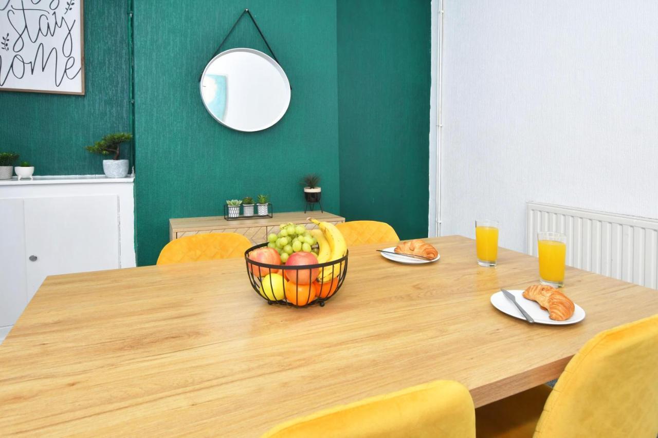 The Yellow Door By Avenew Management Serviced Accommodation Stoke-on-Trent Ngoại thất bức ảnh