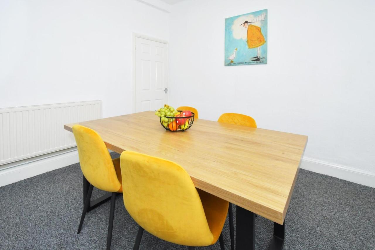 The Yellow Door By Avenew Management Serviced Accommodation Stoke-on-Trent Ngoại thất bức ảnh