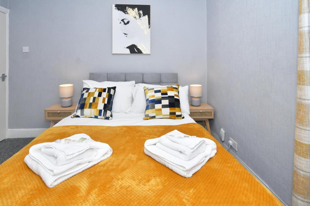 The Yellow Door By Avenew Management Serviced Accommodation Stoke-on-Trent Ngoại thất bức ảnh