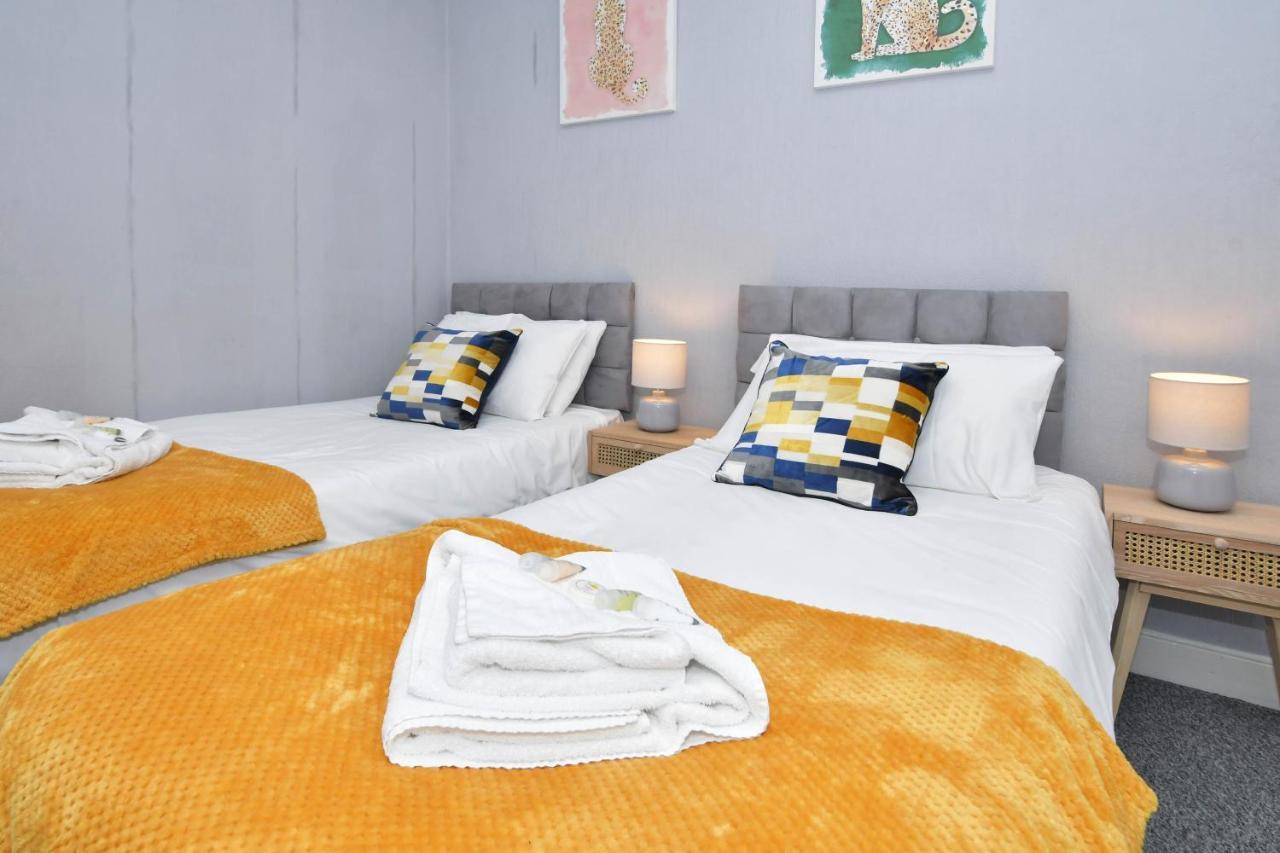 The Yellow Door By Avenew Management Serviced Accommodation Stoke-on-Trent Ngoại thất bức ảnh