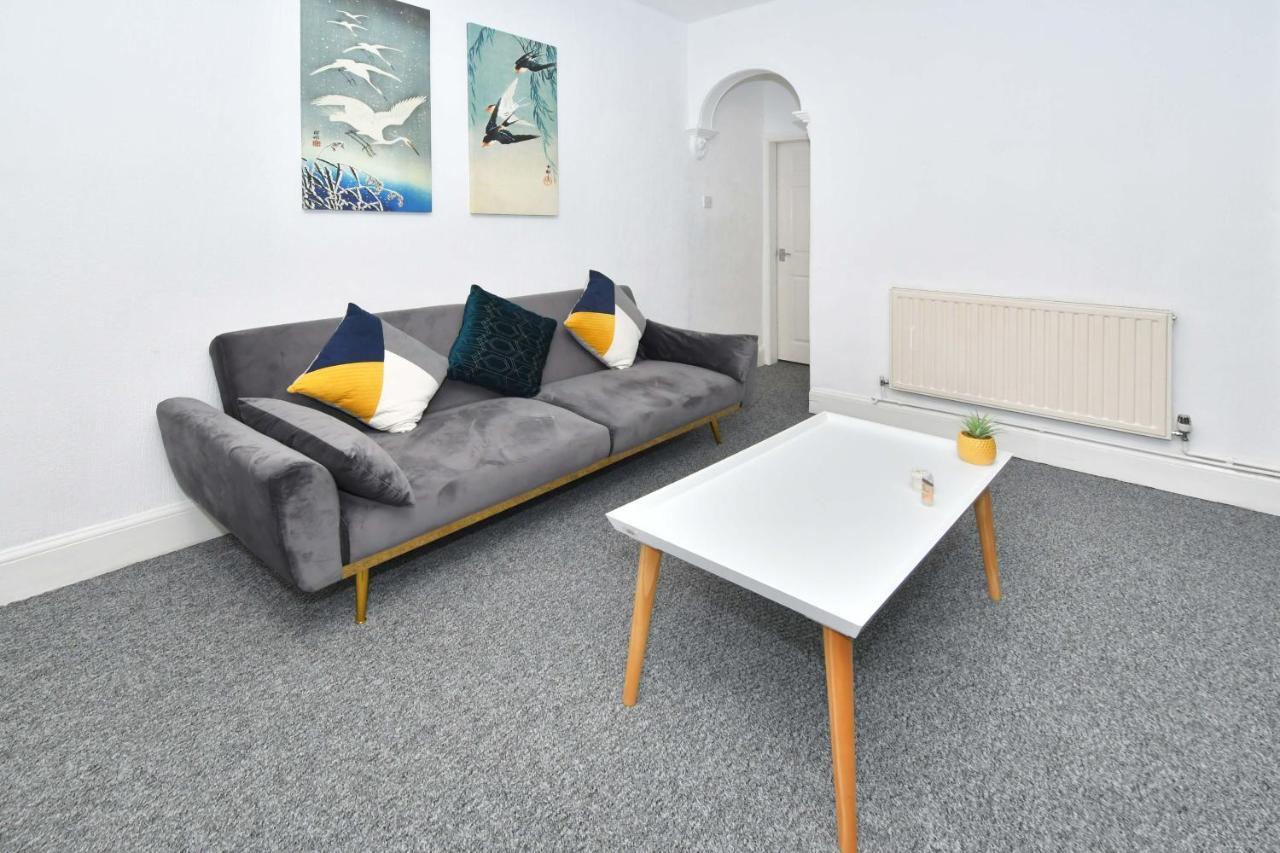 The Yellow Door By Avenew Management Serviced Accommodation Stoke-on-Trent Ngoại thất bức ảnh