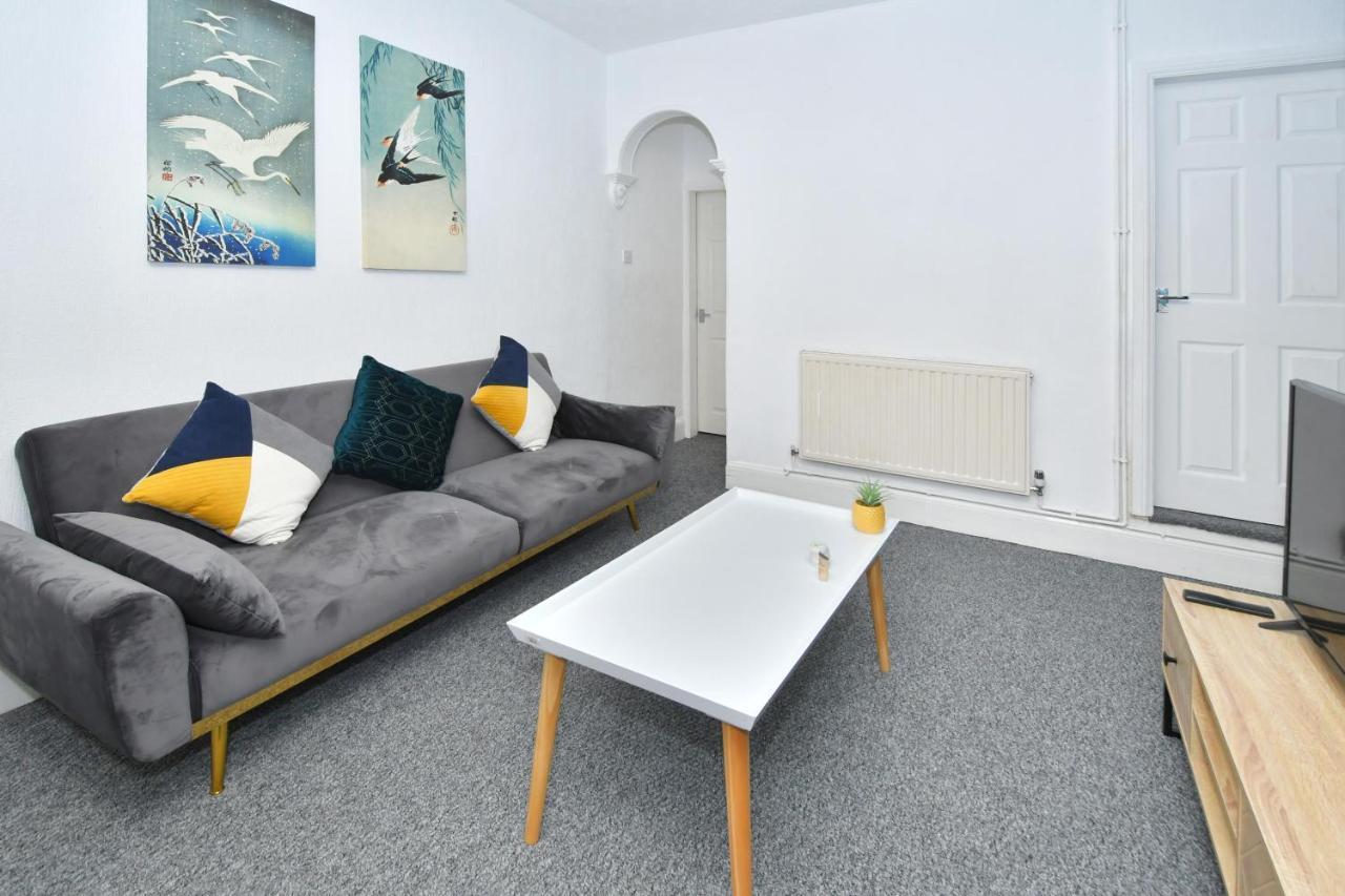 The Yellow Door By Avenew Management Serviced Accommodation Stoke-on-Trent Ngoại thất bức ảnh