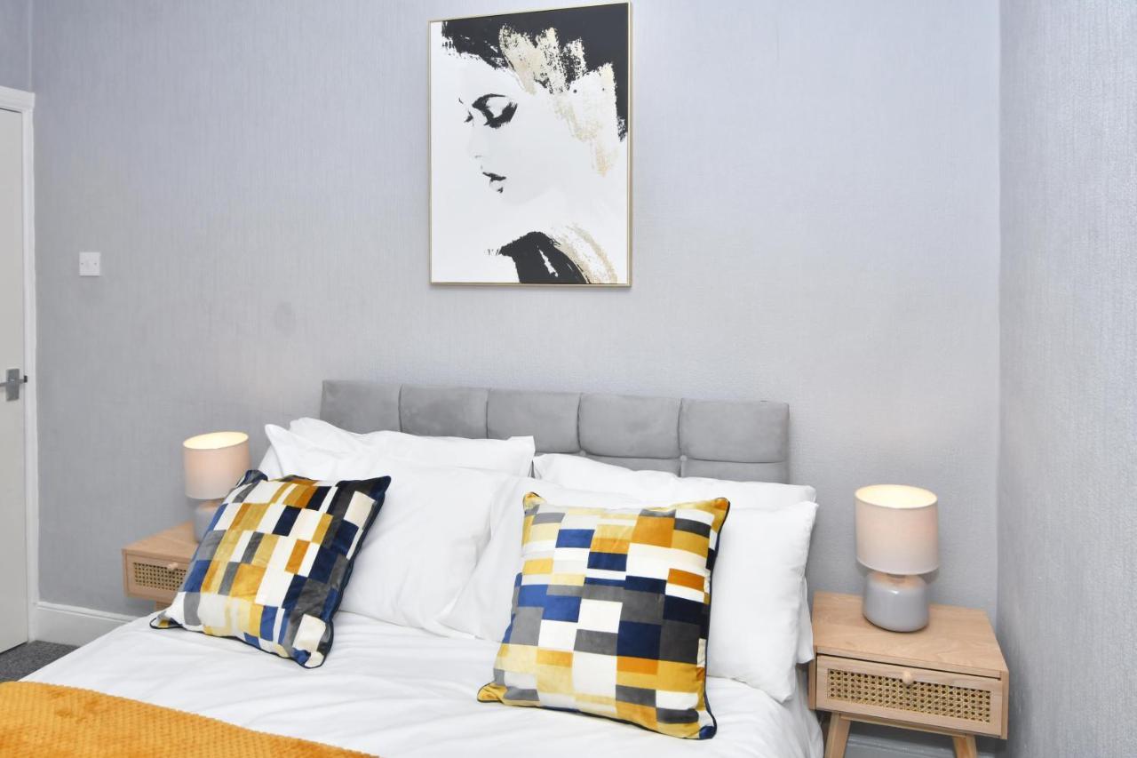 The Yellow Door By Avenew Management Serviced Accommodation Stoke-on-Trent Ngoại thất bức ảnh