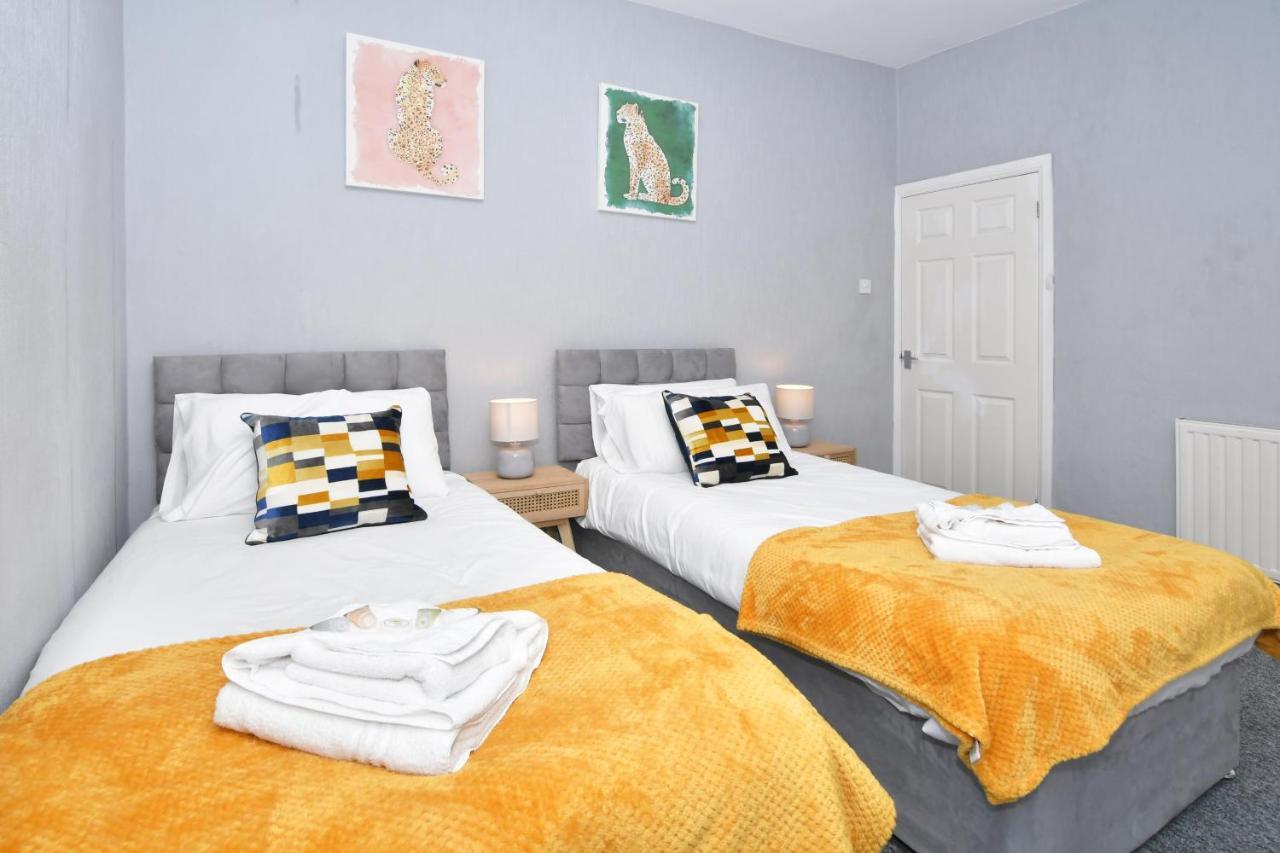 The Yellow Door By Avenew Management Serviced Accommodation Stoke-on-Trent Ngoại thất bức ảnh
