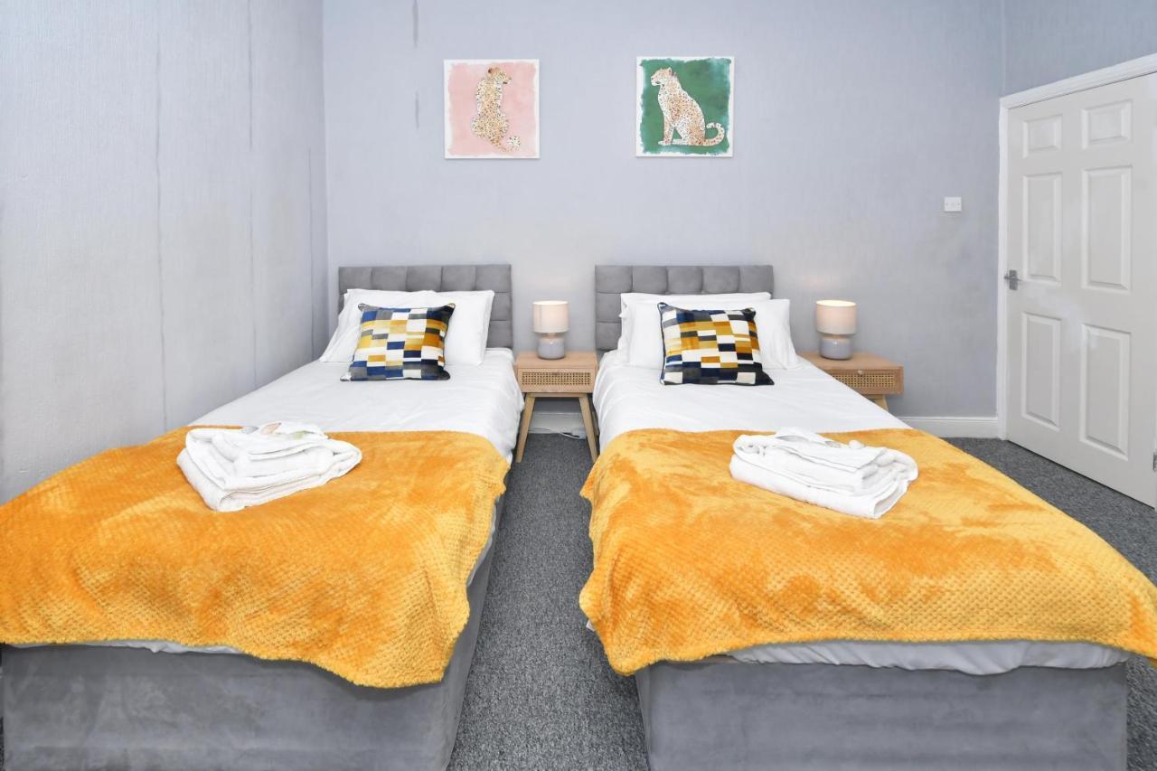 The Yellow Door By Avenew Management Serviced Accommodation Stoke-on-Trent Ngoại thất bức ảnh
