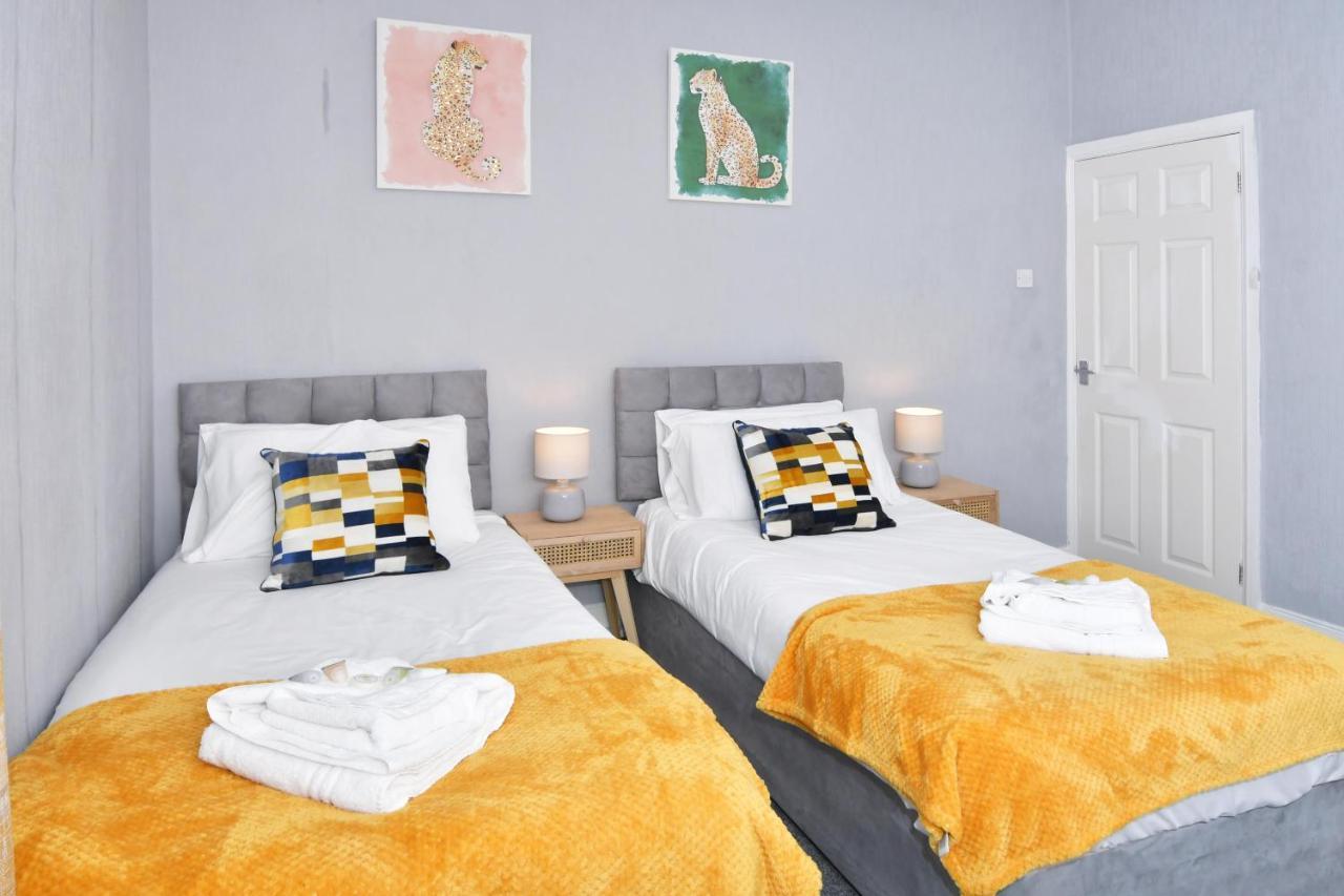 The Yellow Door By Avenew Management Serviced Accommodation Stoke-on-Trent Ngoại thất bức ảnh