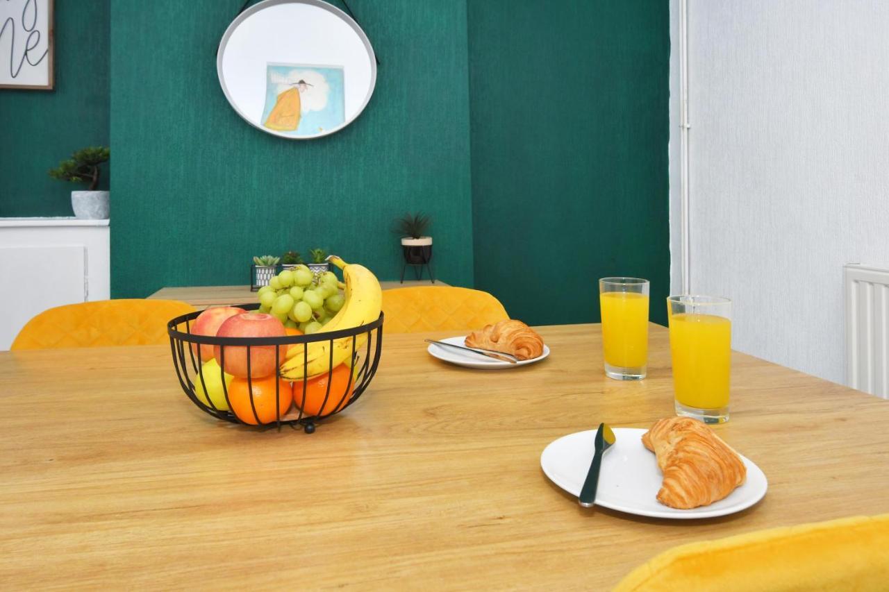 The Yellow Door By Avenew Management Serviced Accommodation Stoke-on-Trent Ngoại thất bức ảnh