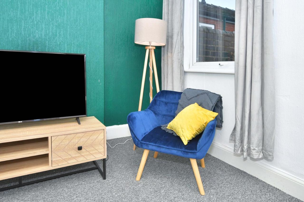 The Yellow Door By Avenew Management Serviced Accommodation Stoke-on-Trent Ngoại thất bức ảnh