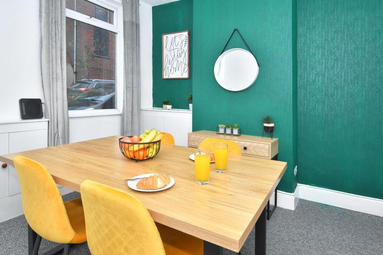 The Yellow Door By Avenew Management Serviced Accommodation Stoke-on-Trent Ngoại thất bức ảnh